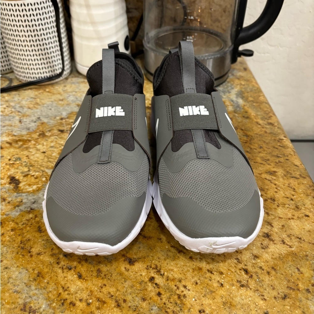 Nike Flex Runner 2 GS 'Flat Pewter' size 6 - Picture 2 of 9